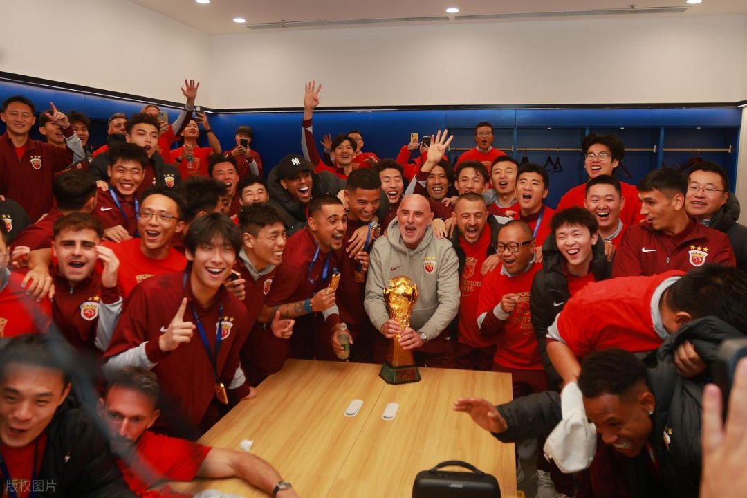 世界杯手机观看软件下载-上港0比6惨败泽尼特，或让球队中卫加速引进新外援，值得期待