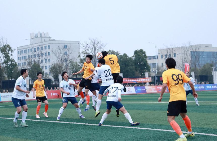 世界杯客户端更新下载-合肥城市足球联赛肥东主场首战激情开赛|肥东队|巢湖|体育场|比赛|球员_新浪体育_新浪新闻