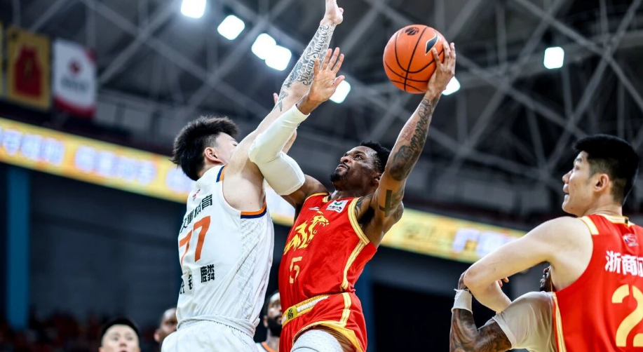 世界杯客户端更新下载-CBA总决赛G4！赛前带来上海男篮张镇麟、李弘权、王哲林以及浙江广厦孙铭徽、布朗的最新消息